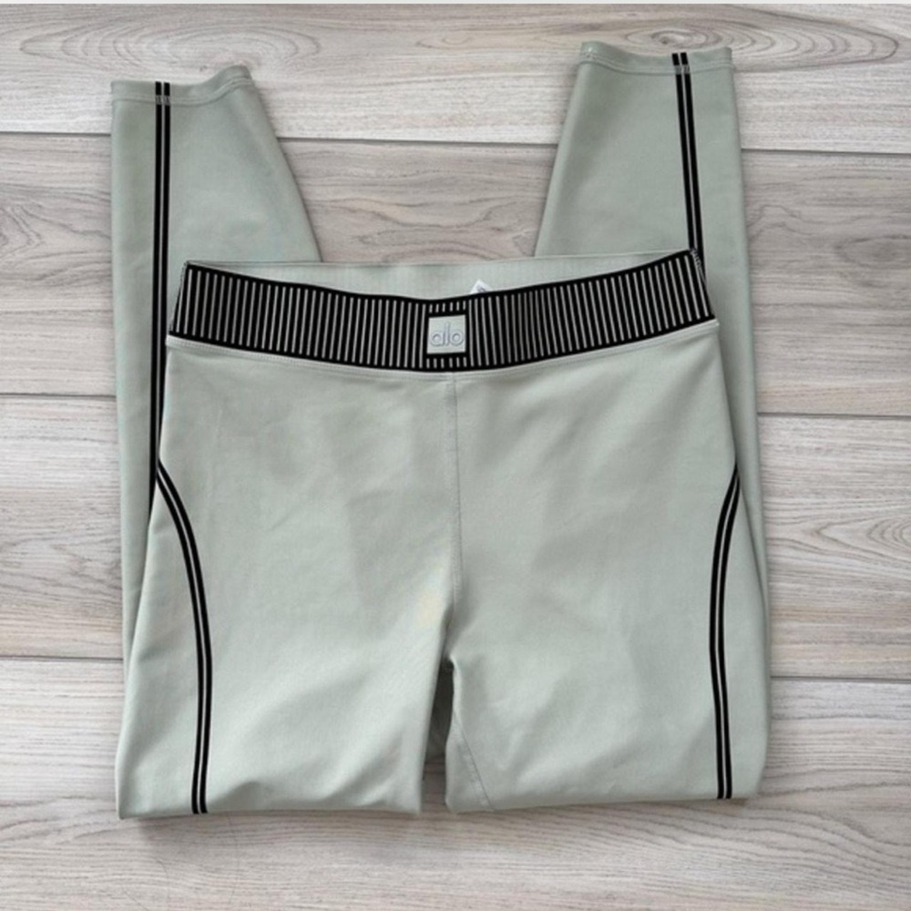 Alo Yoga Airlift Suit-Up 7/8 High Waist Legging- Limestone - Size Large